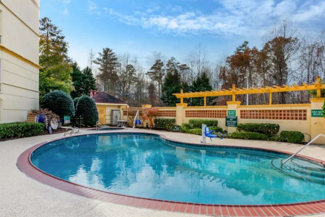 Фото La Quinta Inn & Suites by Wyndham Raleigh Crabtree