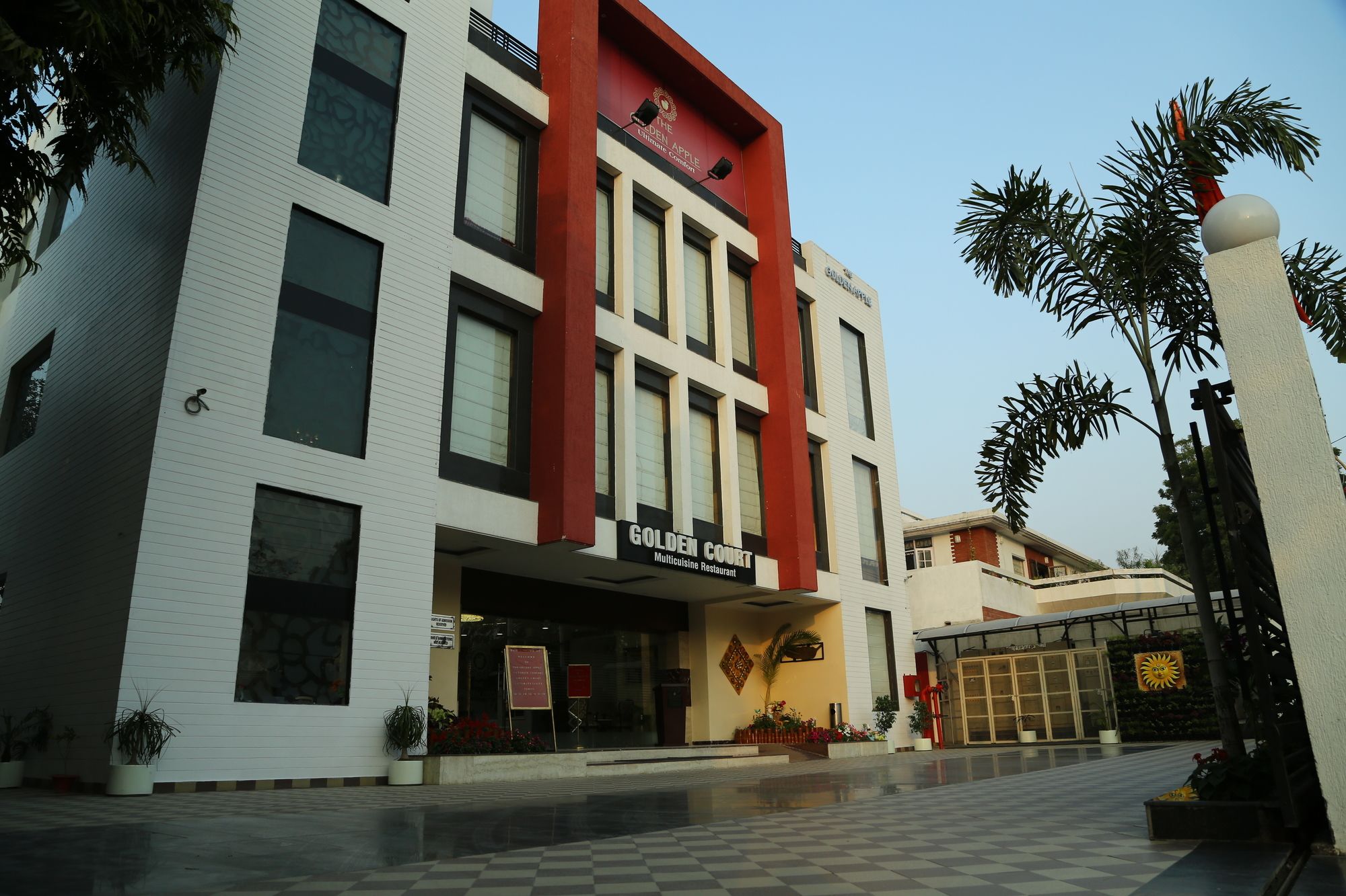 Фото Отель The Golden Apple