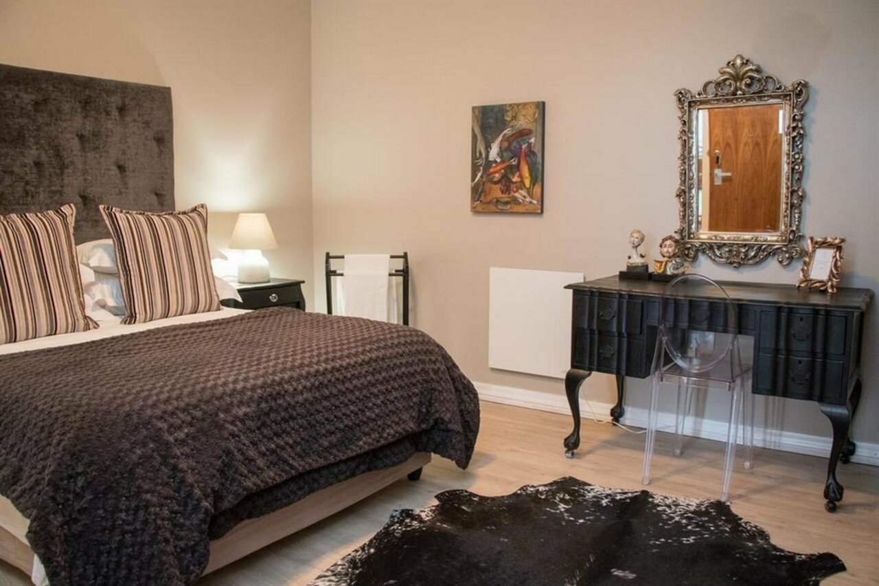 Фото A Queenslin Guesthouse