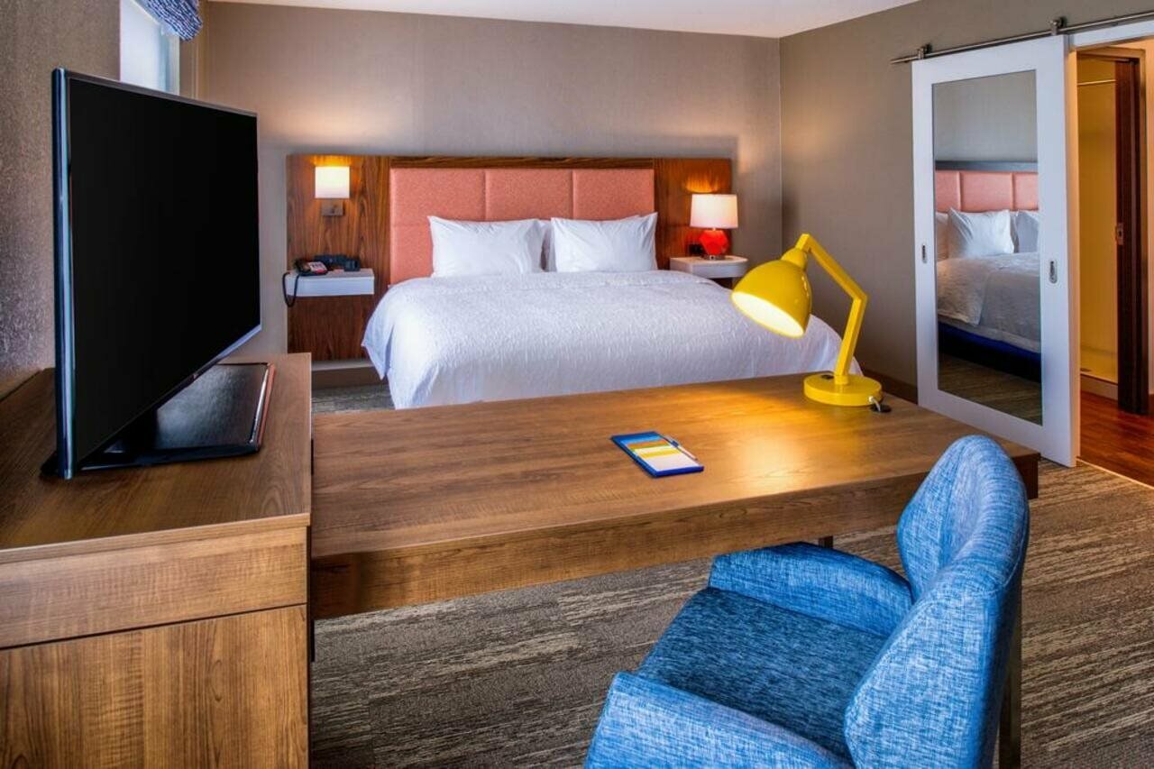 Фото Hampton Inn & Suites Wixom