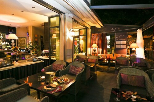 Внешний вид отеля La Place в Антибе, фото 4