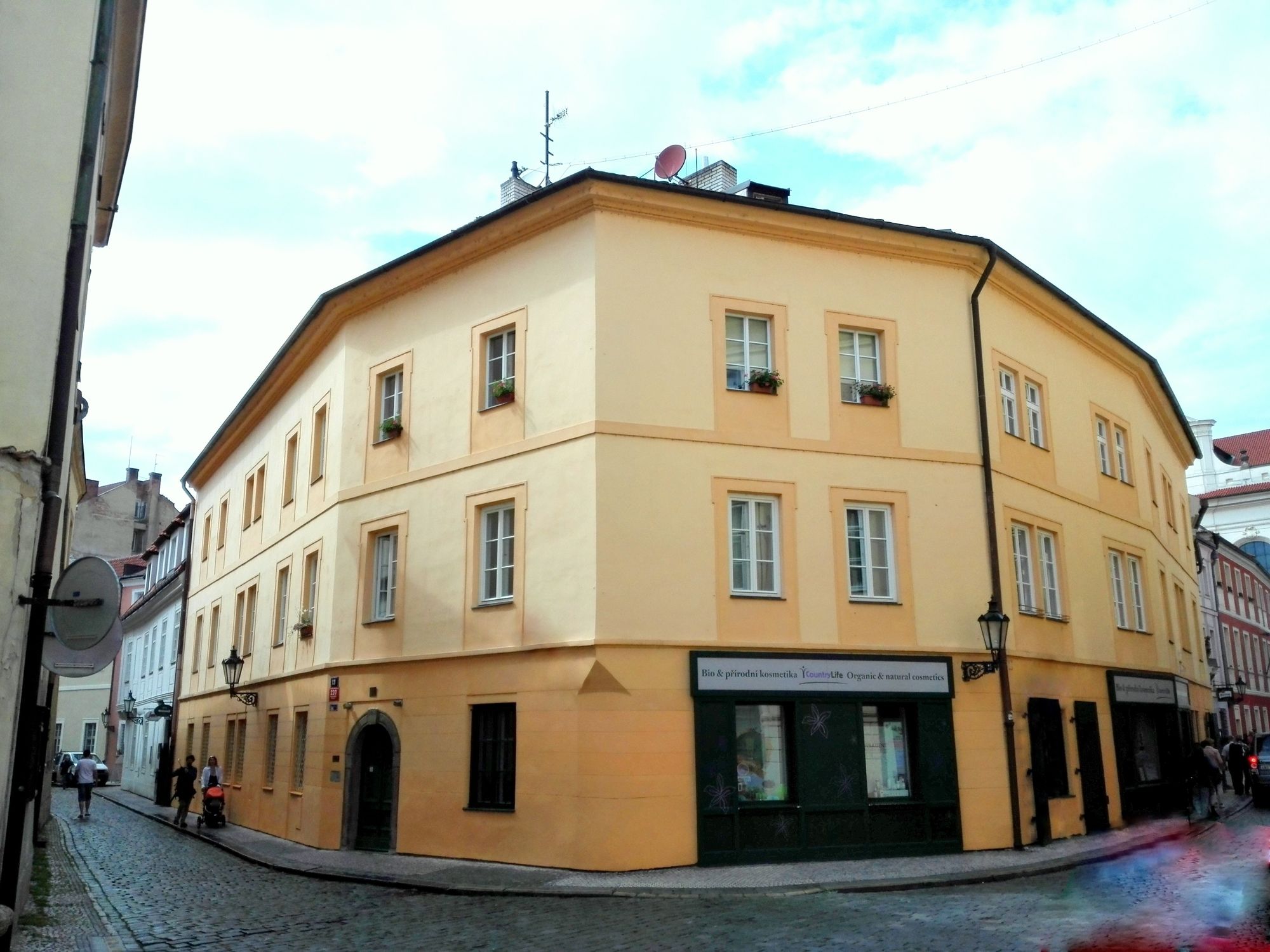 Фото отеля 2