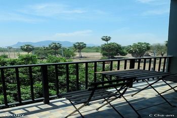 Фото C Cha-am Hotel