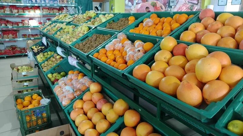 متجر بيع خضر خضروات طازجة Frukty-Ovoshchi ، ، صورة