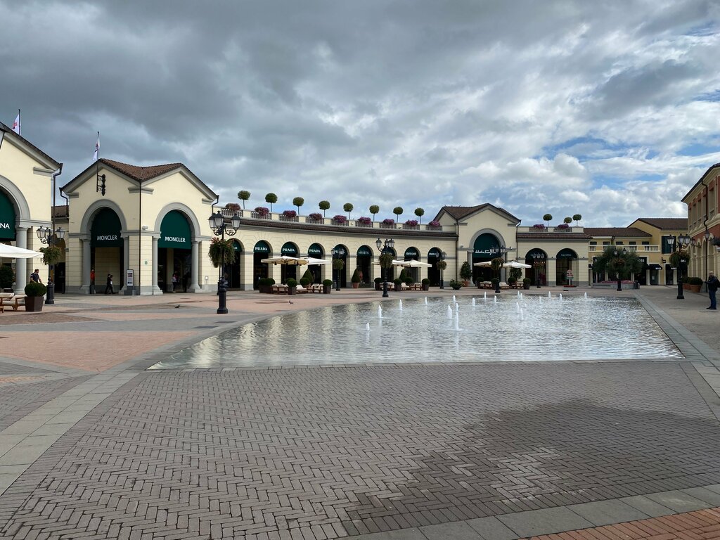 Торговый центр Designer Outlet Serravalle, Серравалле‑Скривия, фото