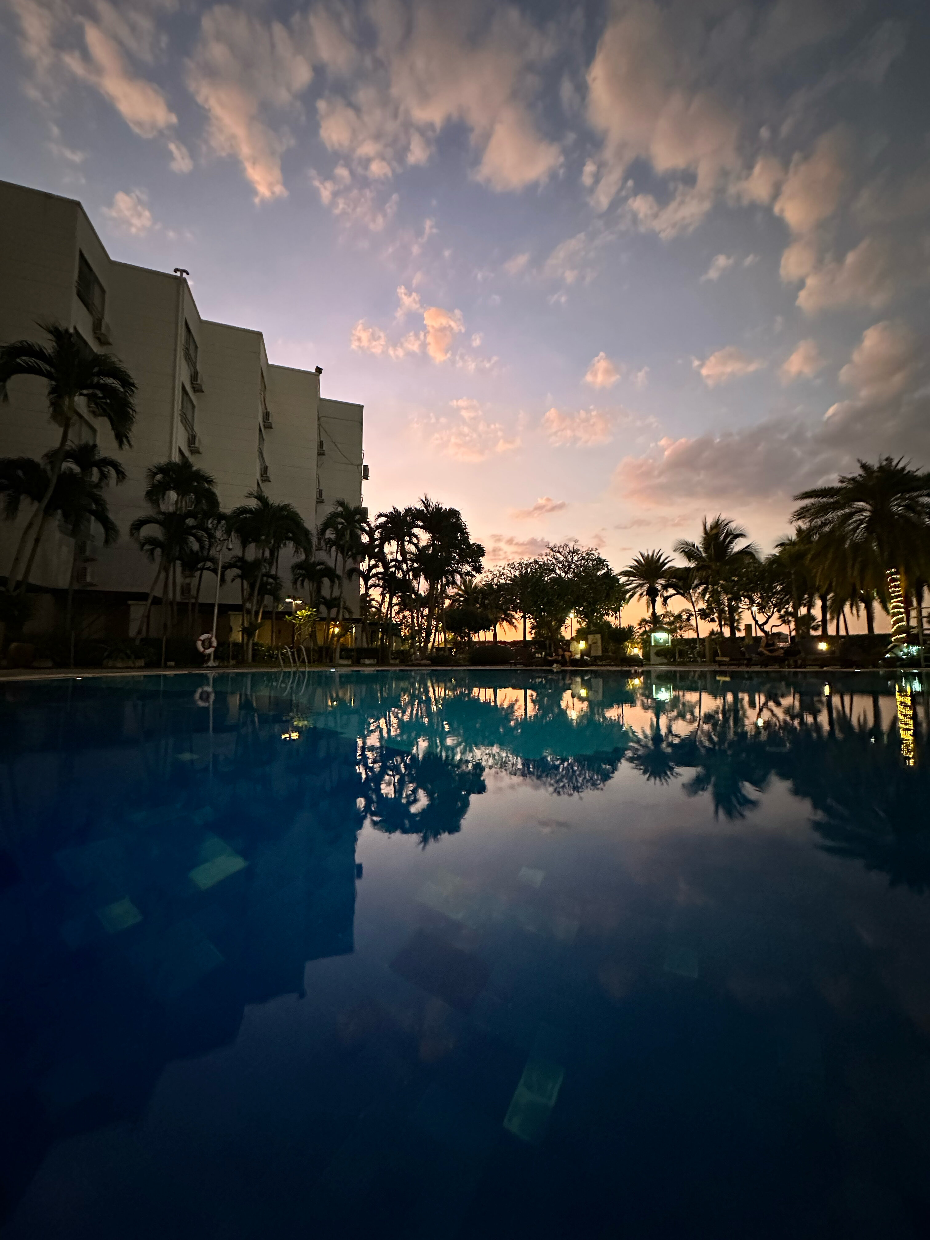 Фото Cholchan Pattaya Beach Resort