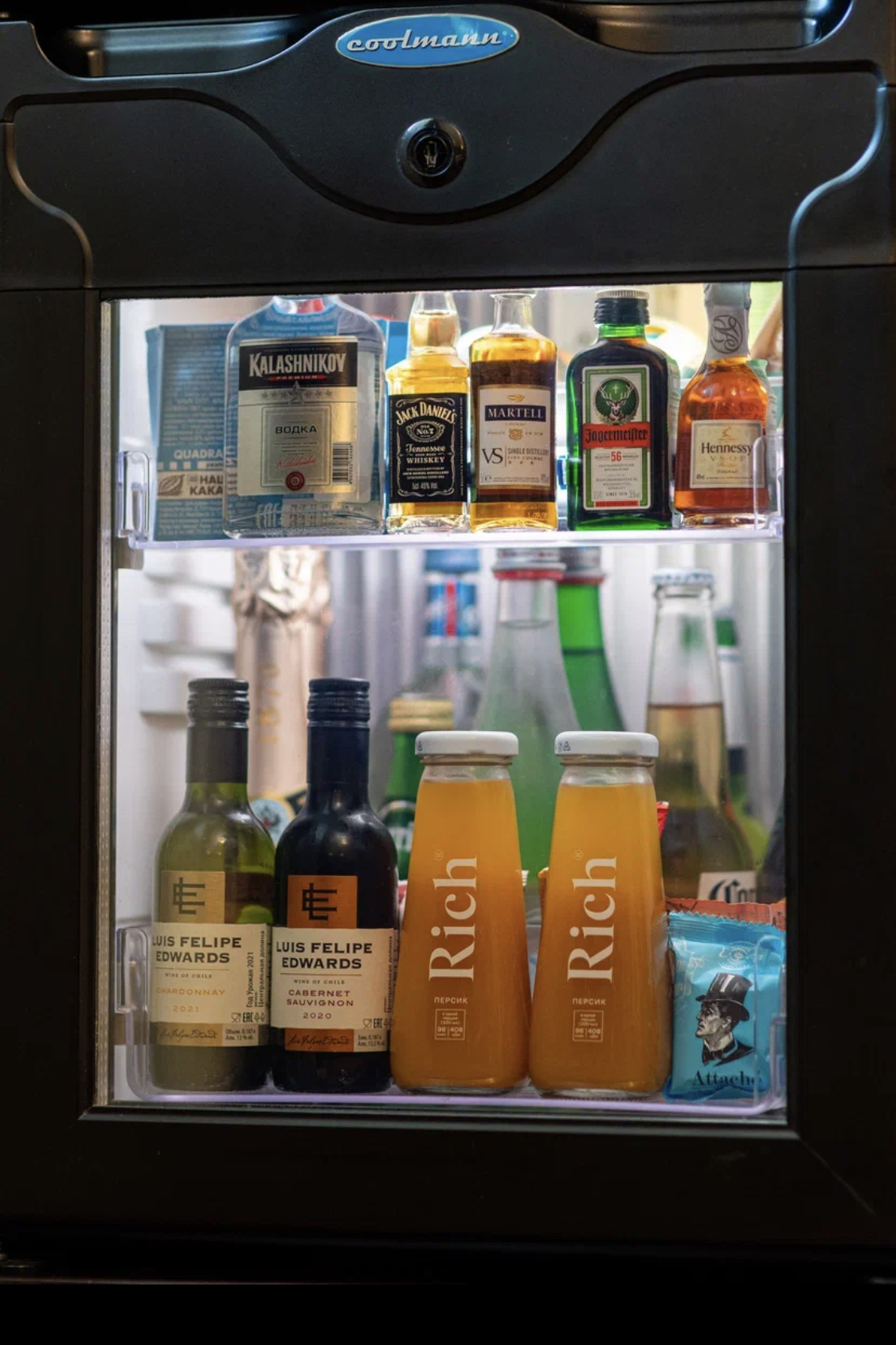 Фото Атташе