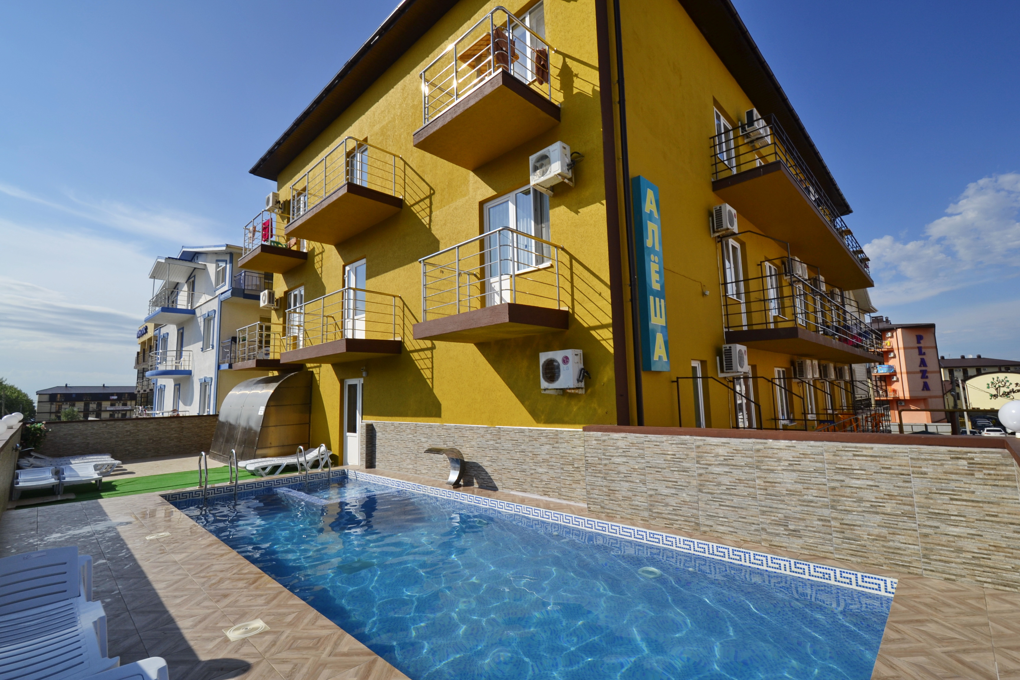 Фото отеля 1