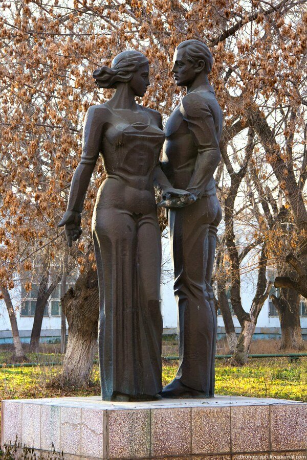 Genre sculpture Влюблённым, Togliatti, photo