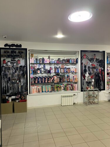 Әдемі қыз ашкөздікпен сиқырды сорып алады