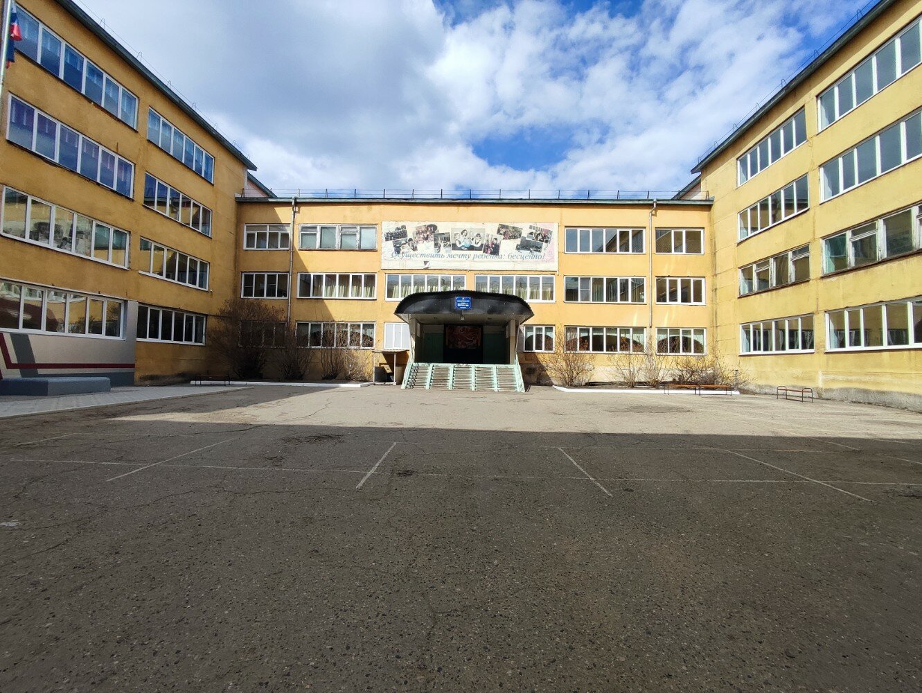File:Kuataisi 1-st Public school (9).jpg - Wikimedia Commons