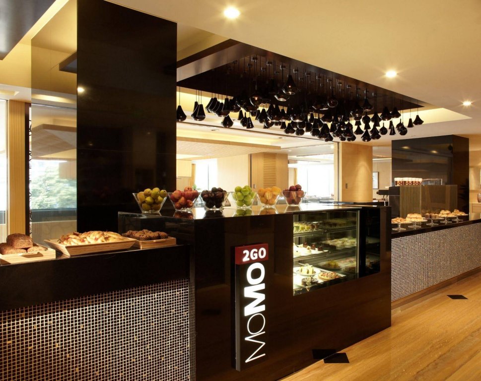 Фото Courtyard by Marriott Shanghai Central