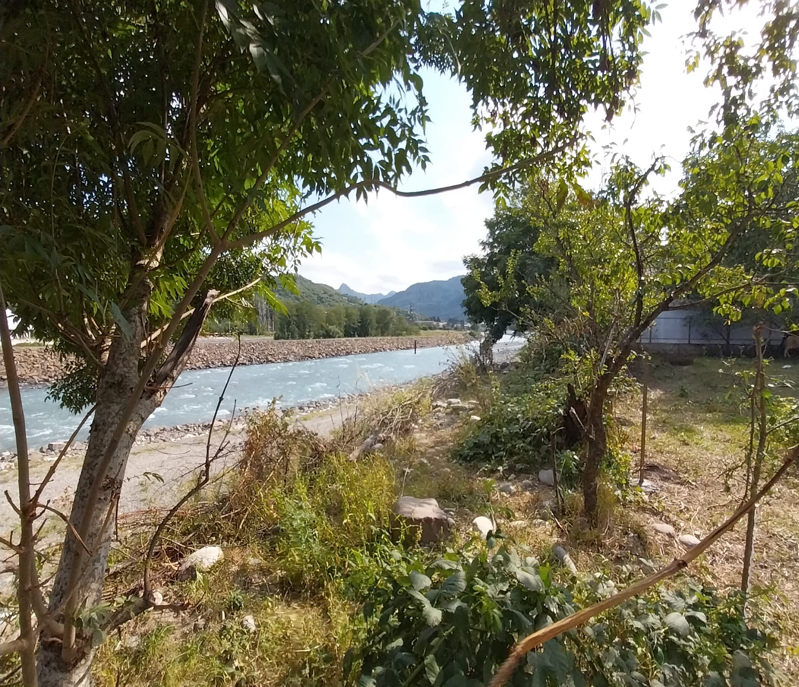 Фото Дом у реки