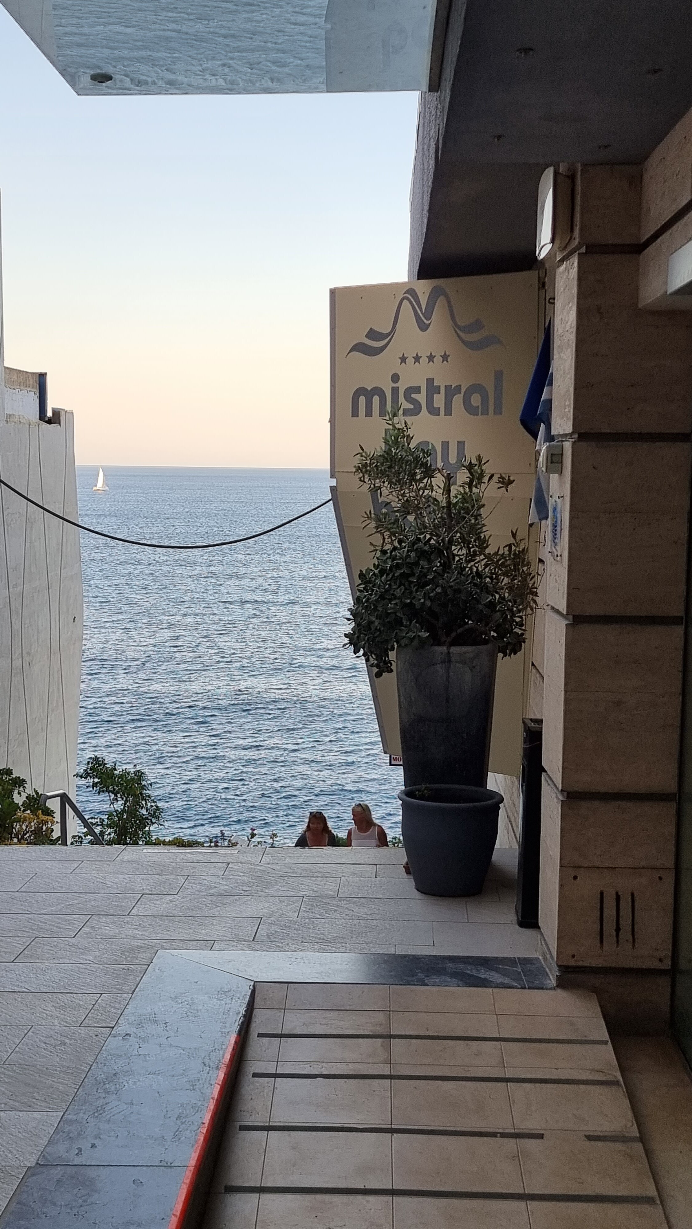 Фото Mistral Bay Hotel