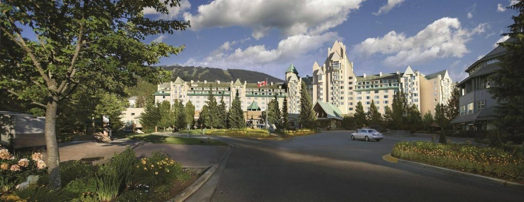 Фото Fairmont Chateau Whistler