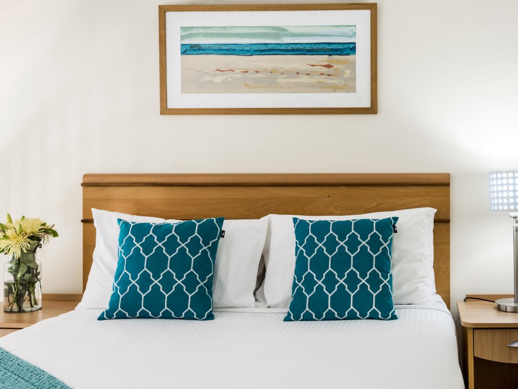 Фото Oaks Waterfront Resort