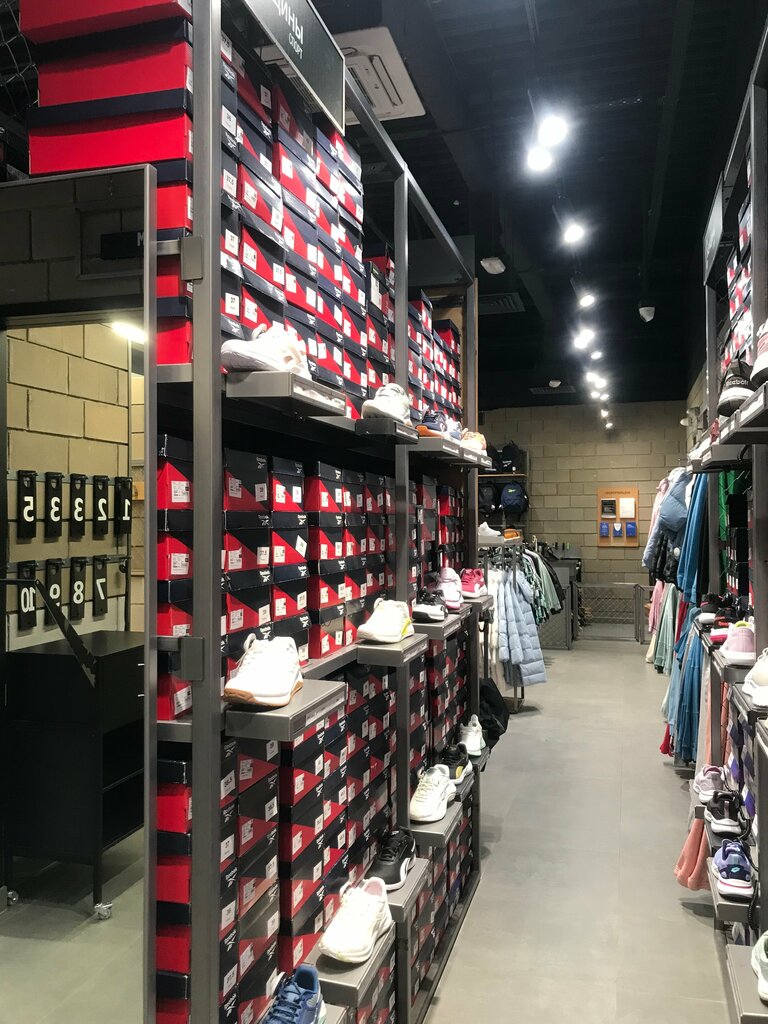 Спортивная одежда и обувь SneakerBox, Москва, фото