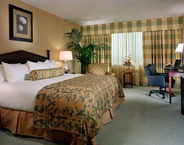 Фото Hilton East Brunswick Hotel & Executive Meeting Center