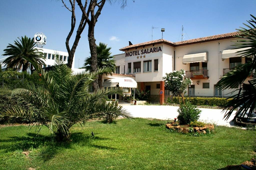 Фото отеля 2