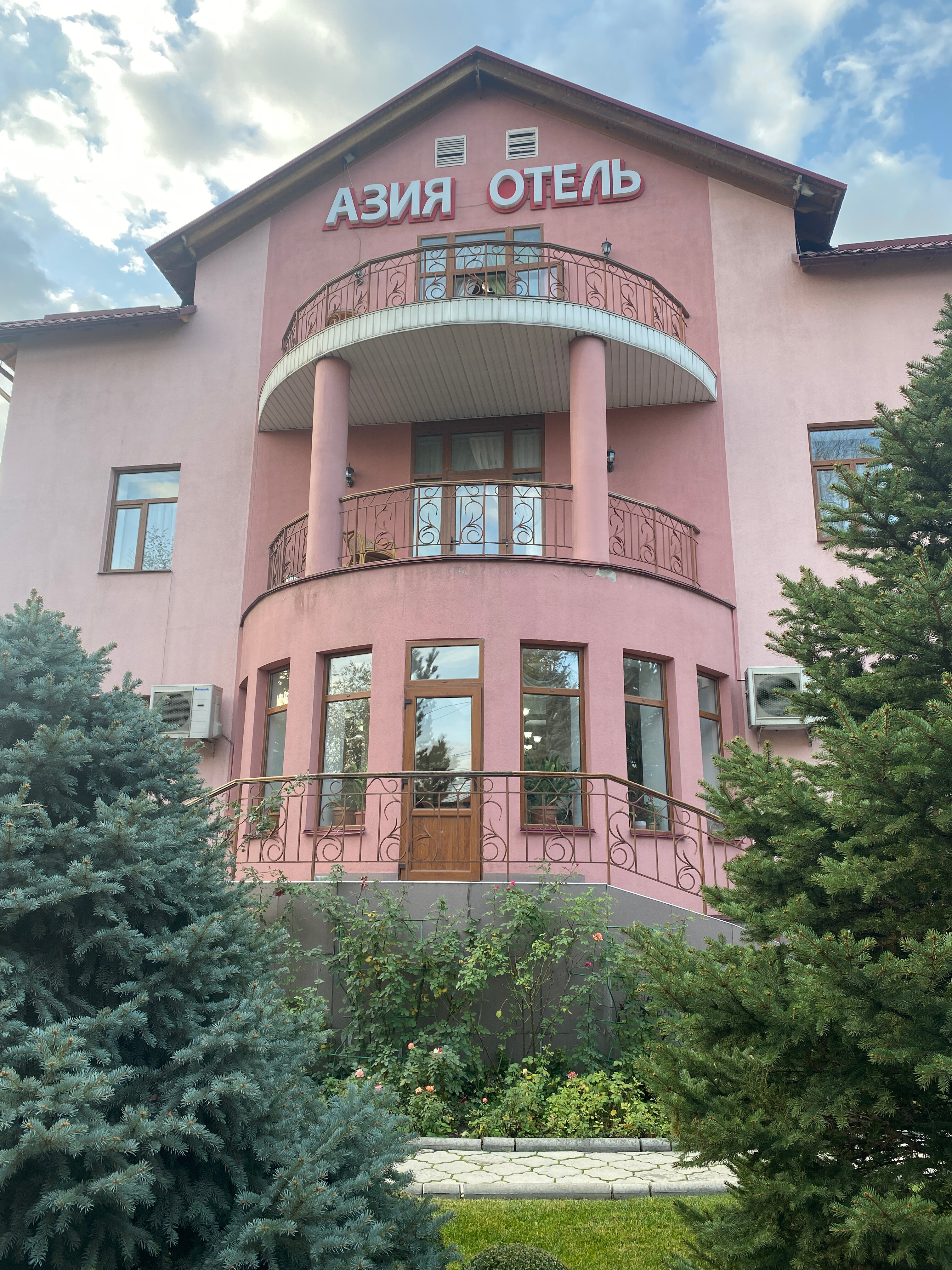 Фото отеля 1