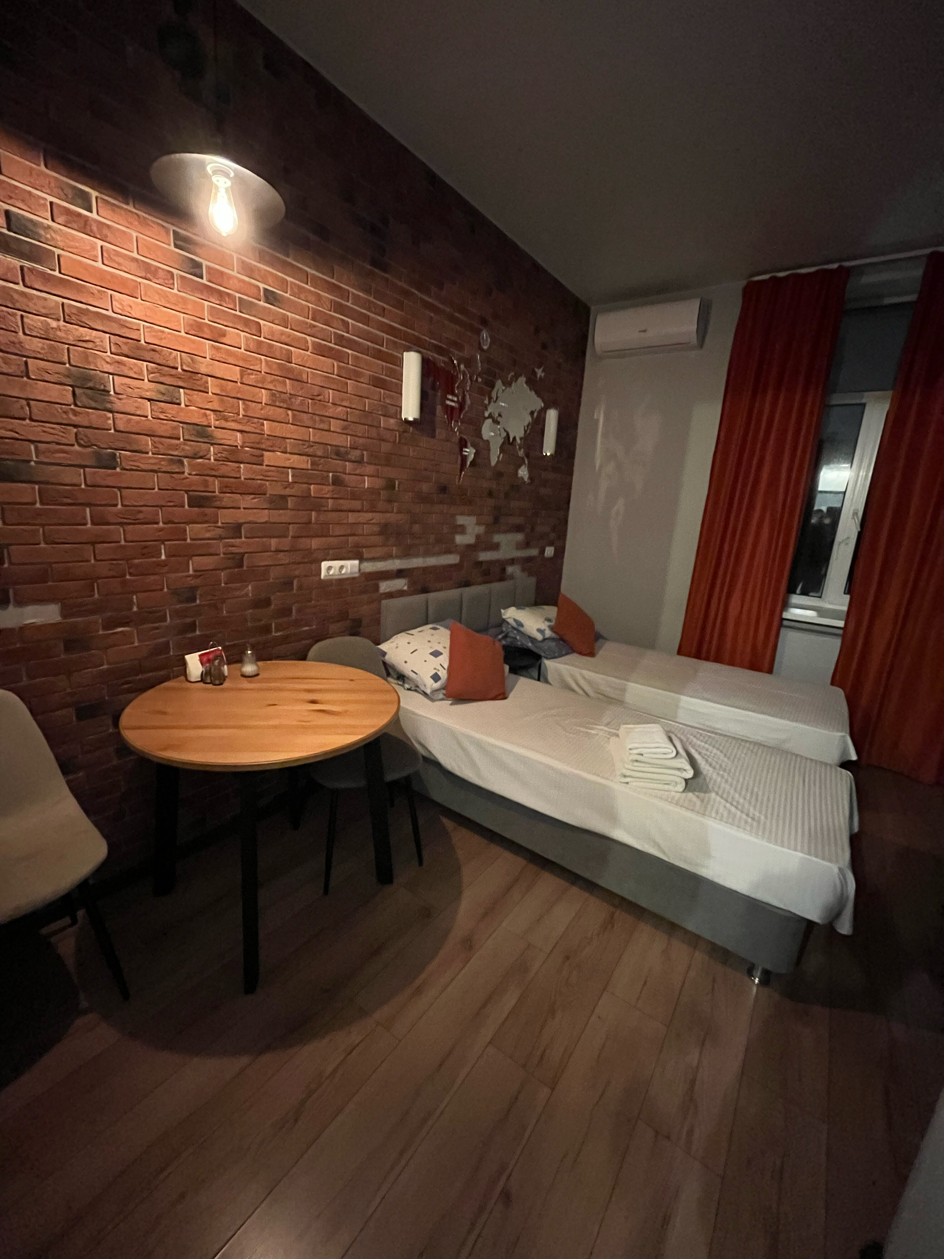 Фото Metro Rooms