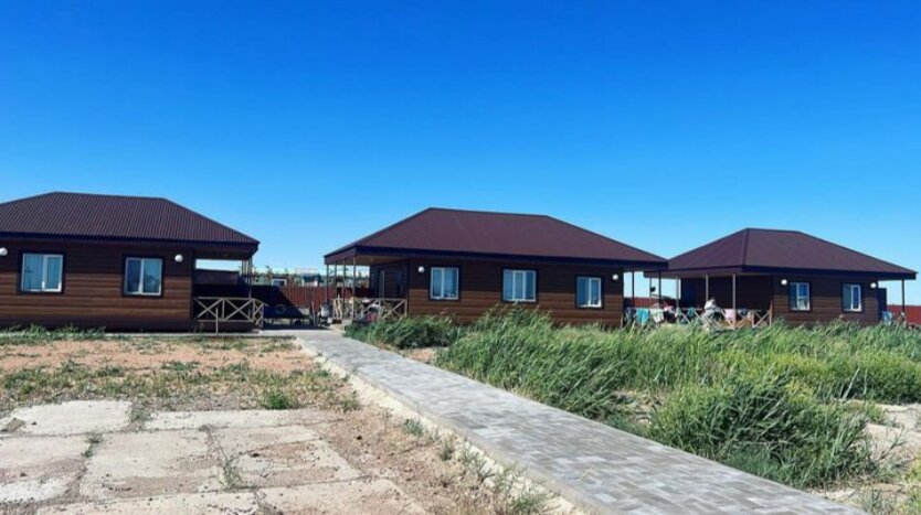 Бір қыздың ішіне бір топ ер адамдар кіреді