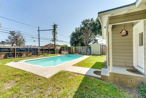 Гостиница Lovely Corpus Christi Home w Pool & Hot Tub! в Корпус-Кристи