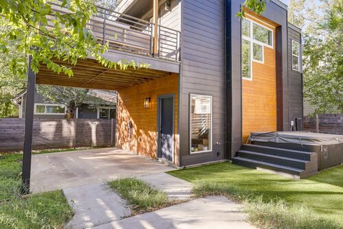 Гостиница Stylish Austin Home w Hot Tub: 3 Mi to Downtown! в Остине