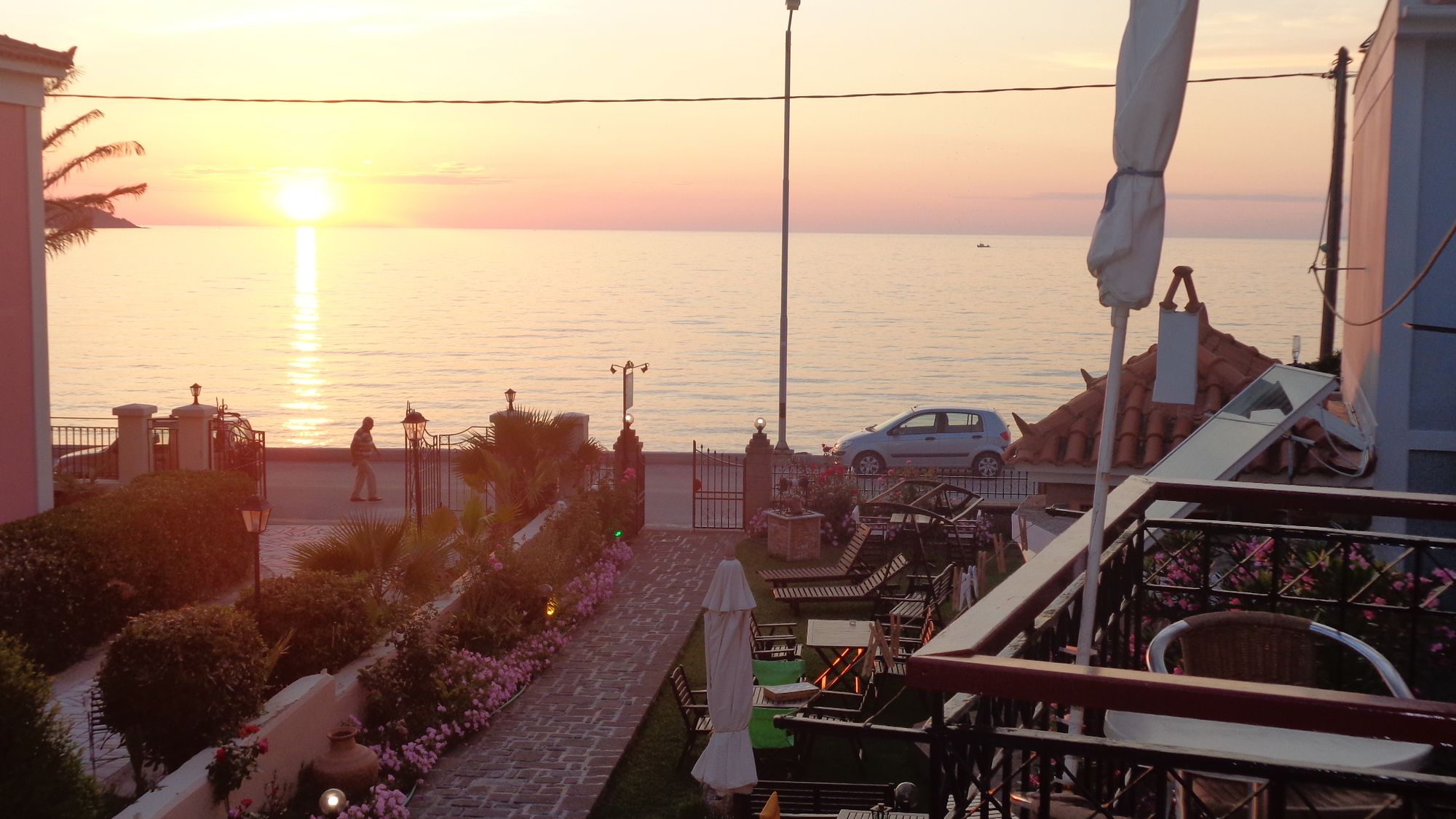 Фото Niki Studios Sea-Front