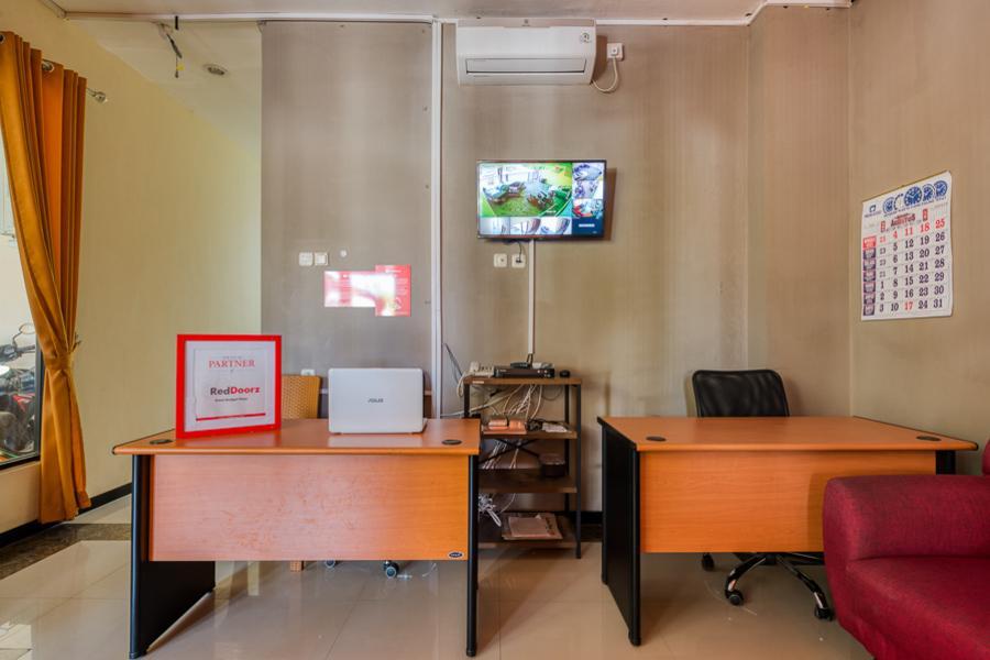 Фото RedDoorz Syariah near Airlangga University Campus B