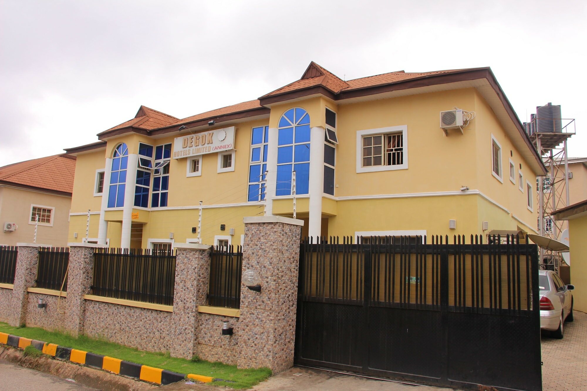 Фото отеля 1