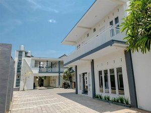 Гостиница Super Oyo 1475 Oemah Jawa Family Residence в Джембере