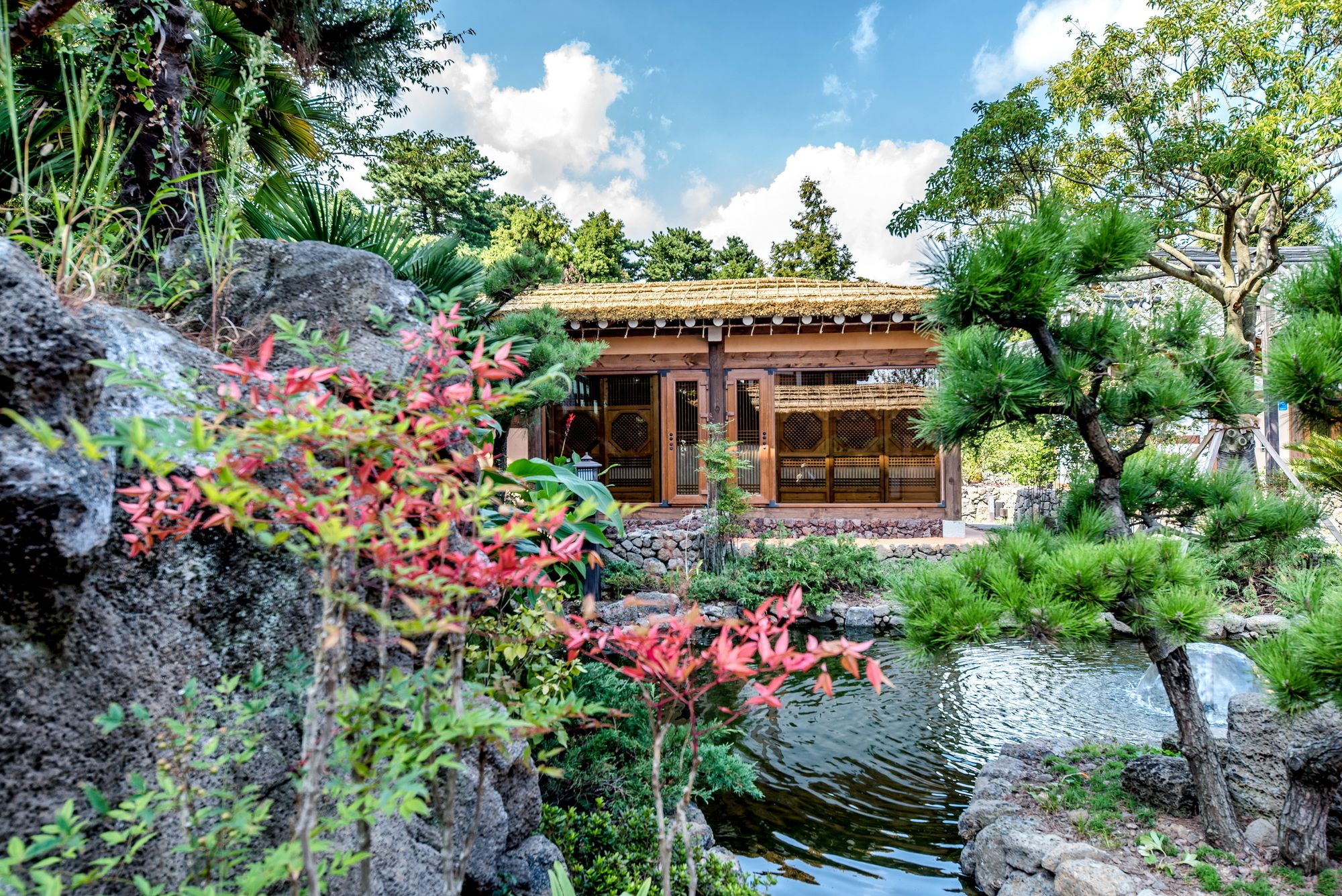 Фото Jeju Hanok Hotel Hallagung