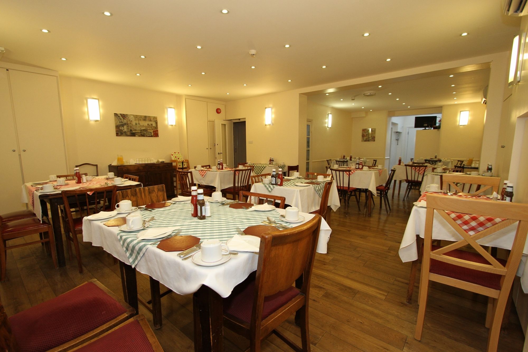 Фото The Ridgemount Hotel