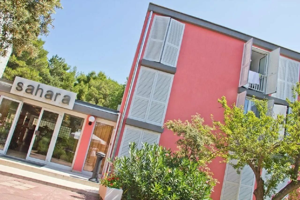 Фото отеля 1