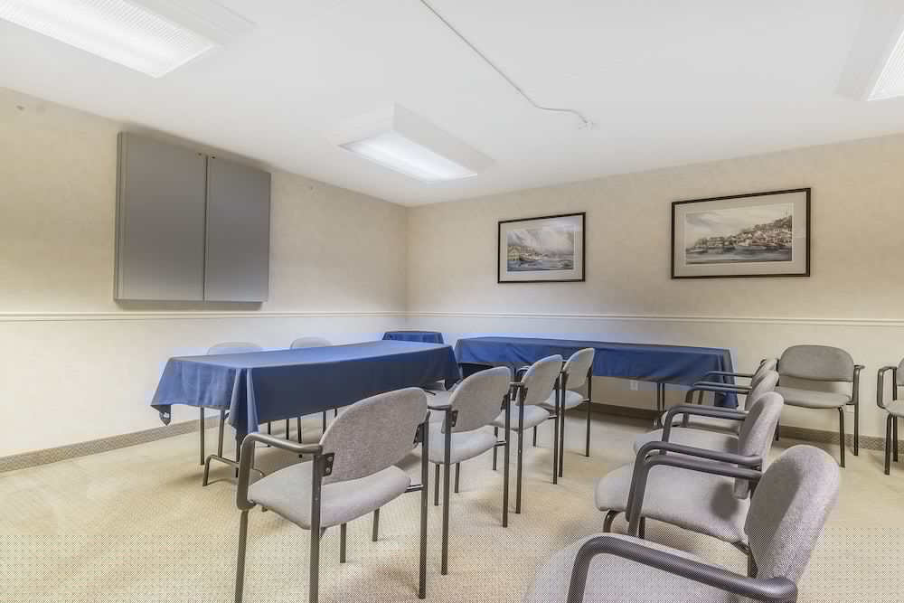 Фото Quality Suites Whitby