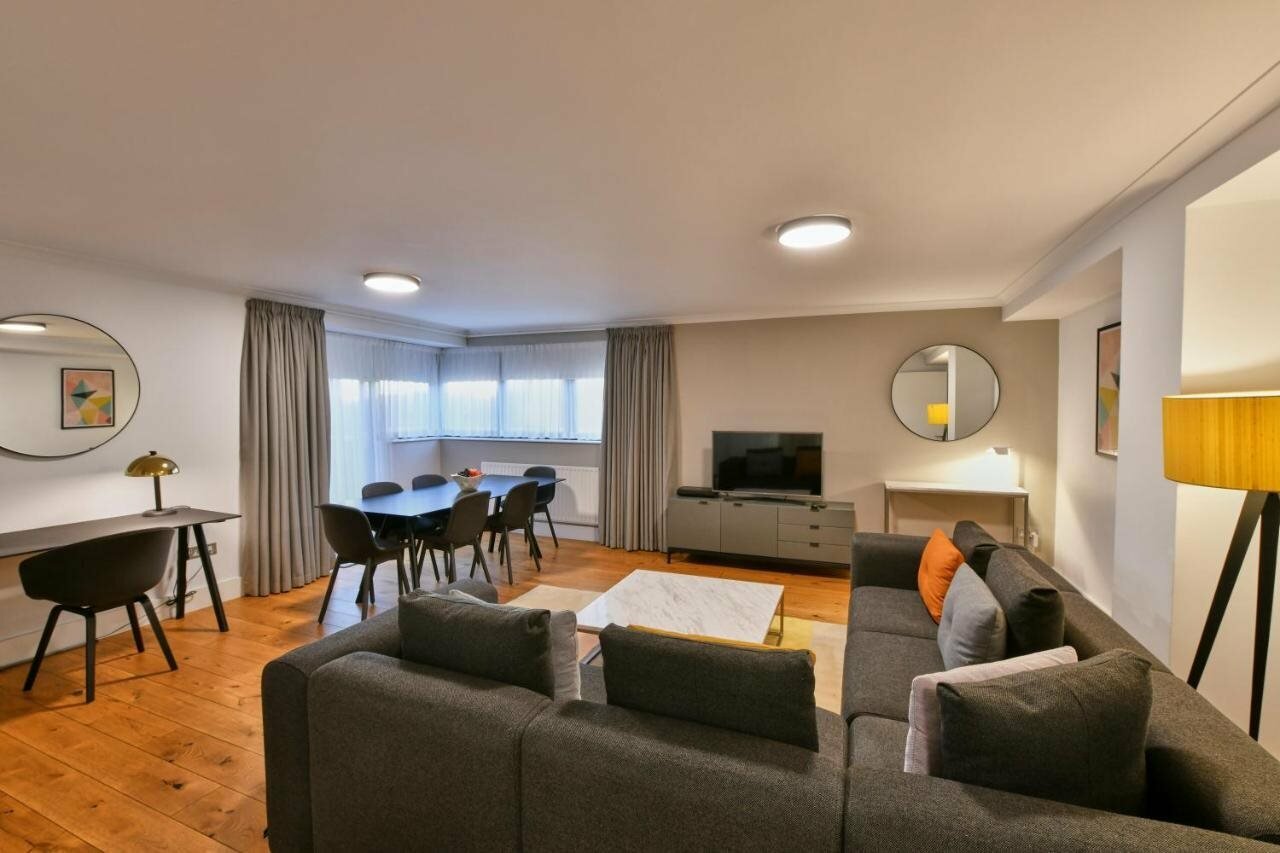 Фото Monarch House Serviced Apartments