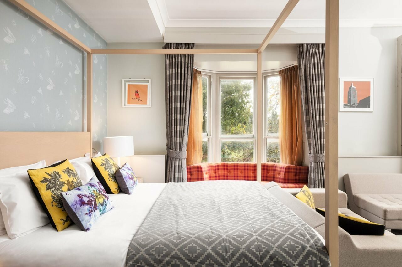 Фото Coulsdon Manor Hotel and Golf Club