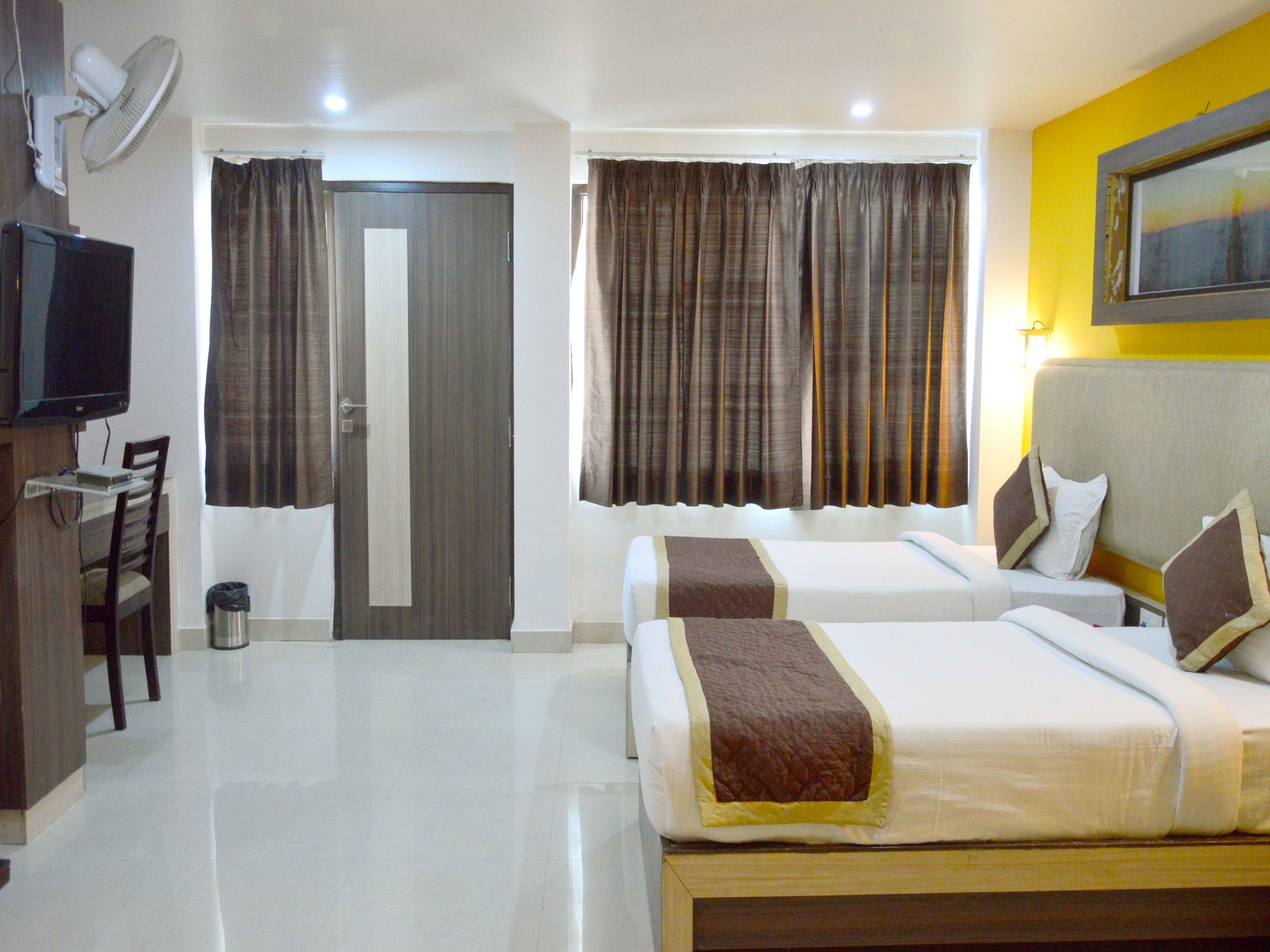 Фото Dodas Palace by ShriGo Hotels