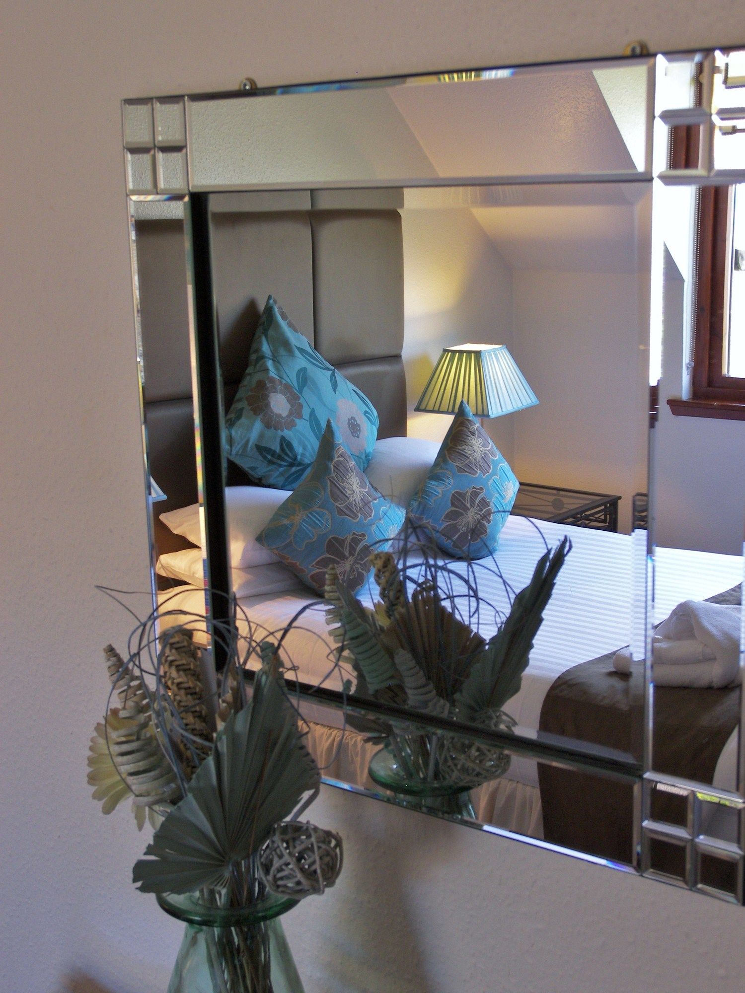 Фото Rosemount Hotel