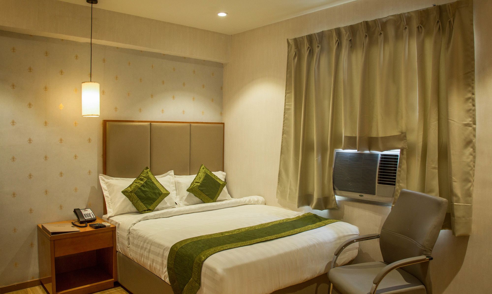 Фото Hotel Reva Regency