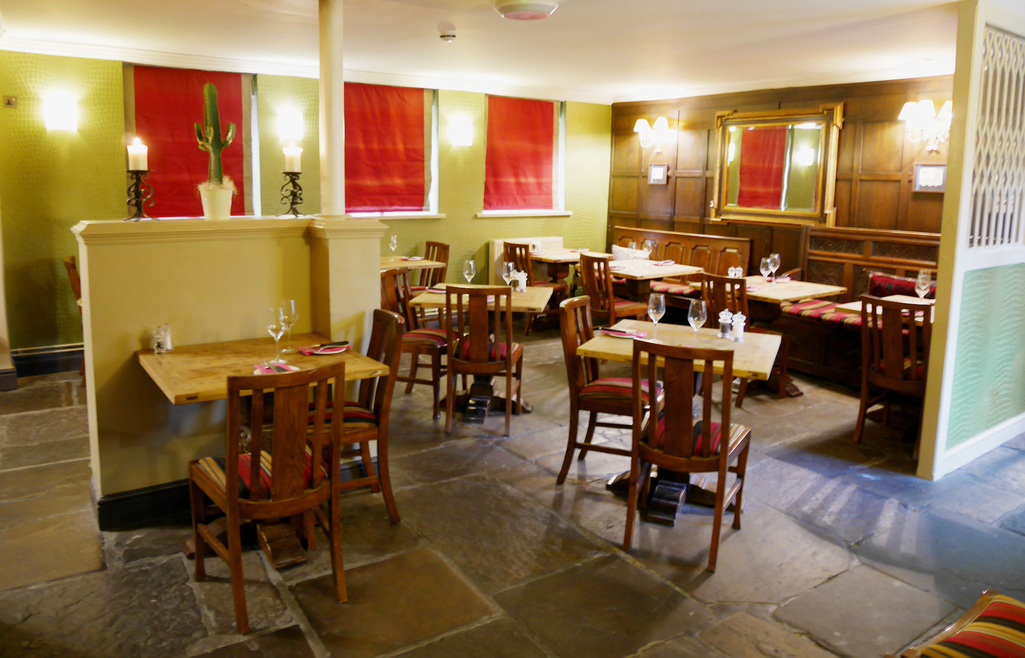 Фото The Angel Hotel