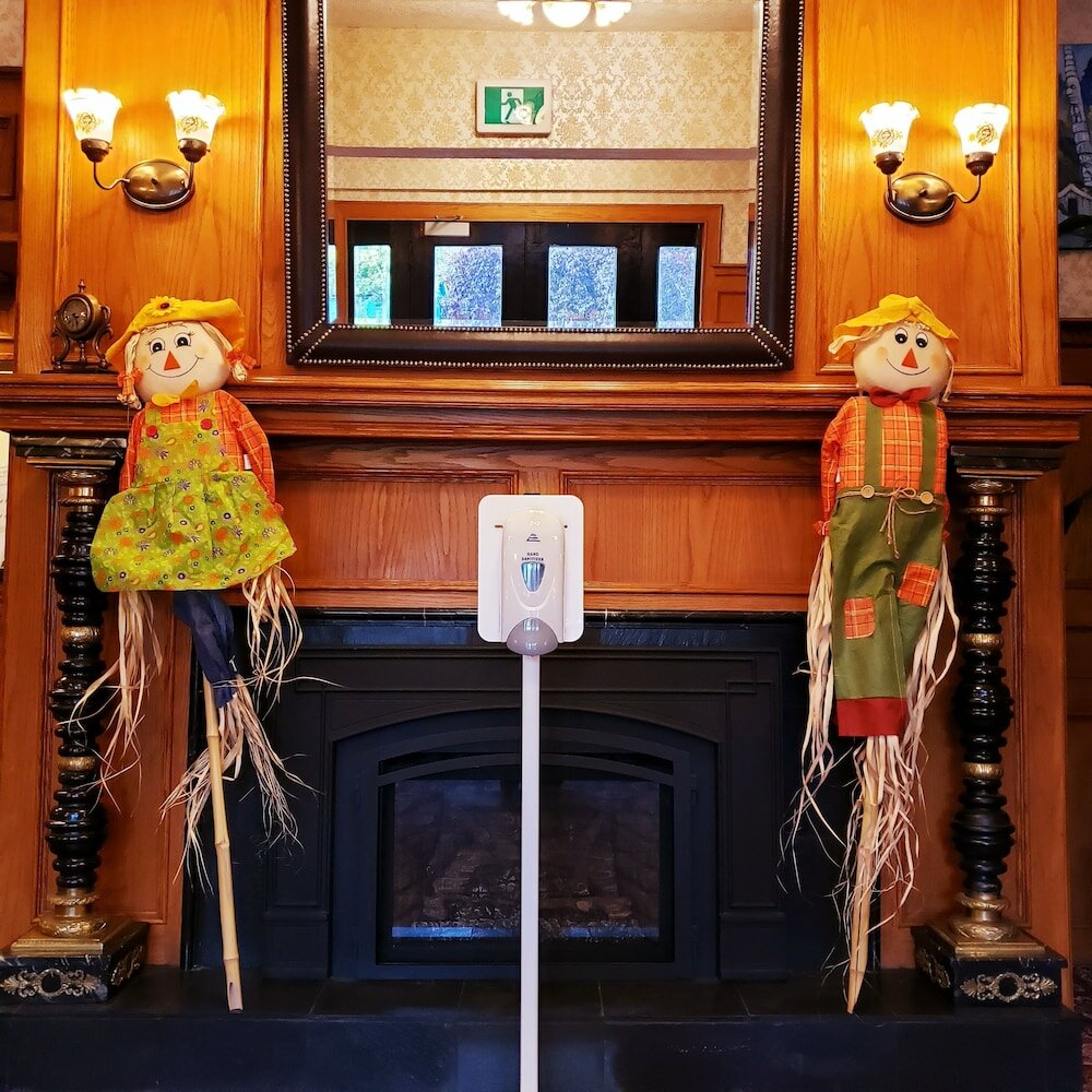 Фото James Bay Inn Hotel & Suites