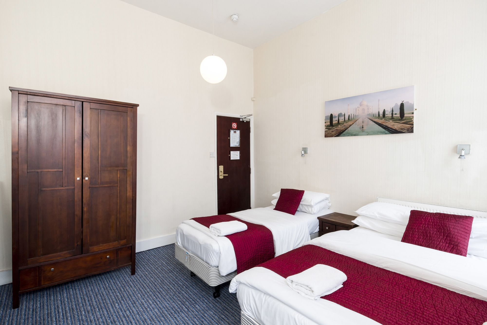 Фото St Athans Hotel