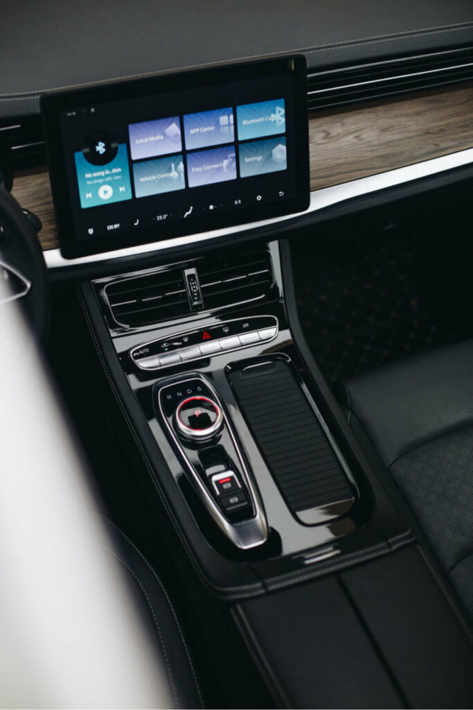 Car dealership Skywell, Izmir, photo