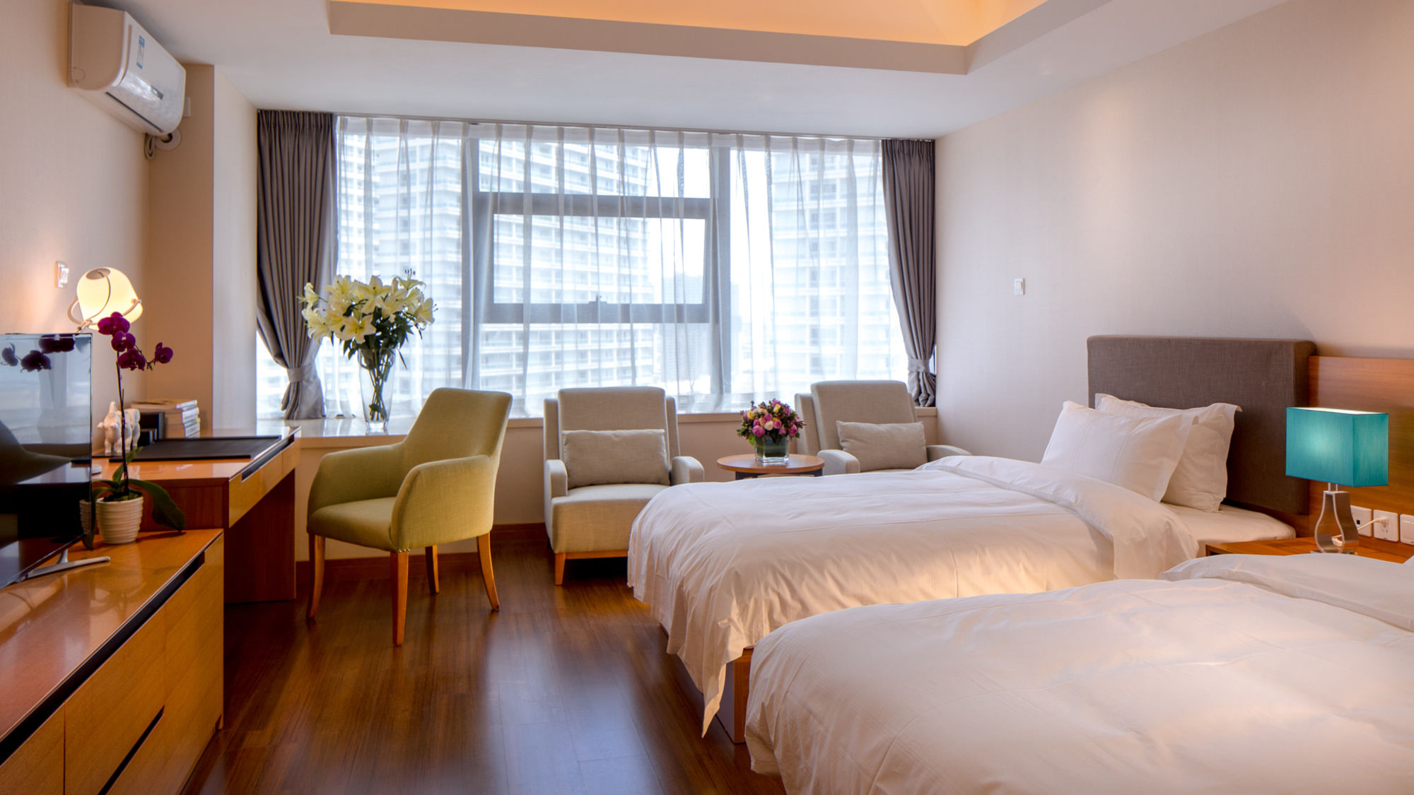 Фото Oak Chateau Dalian