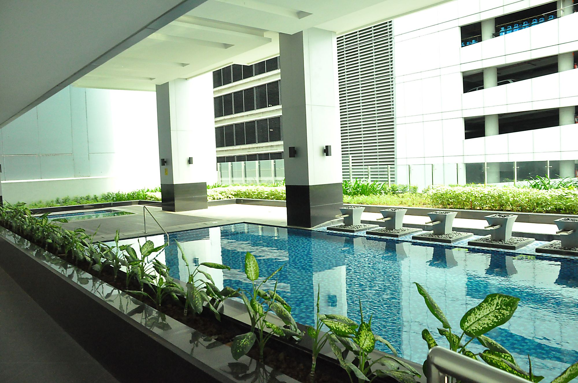 Фото CSuites at Two Central Residences