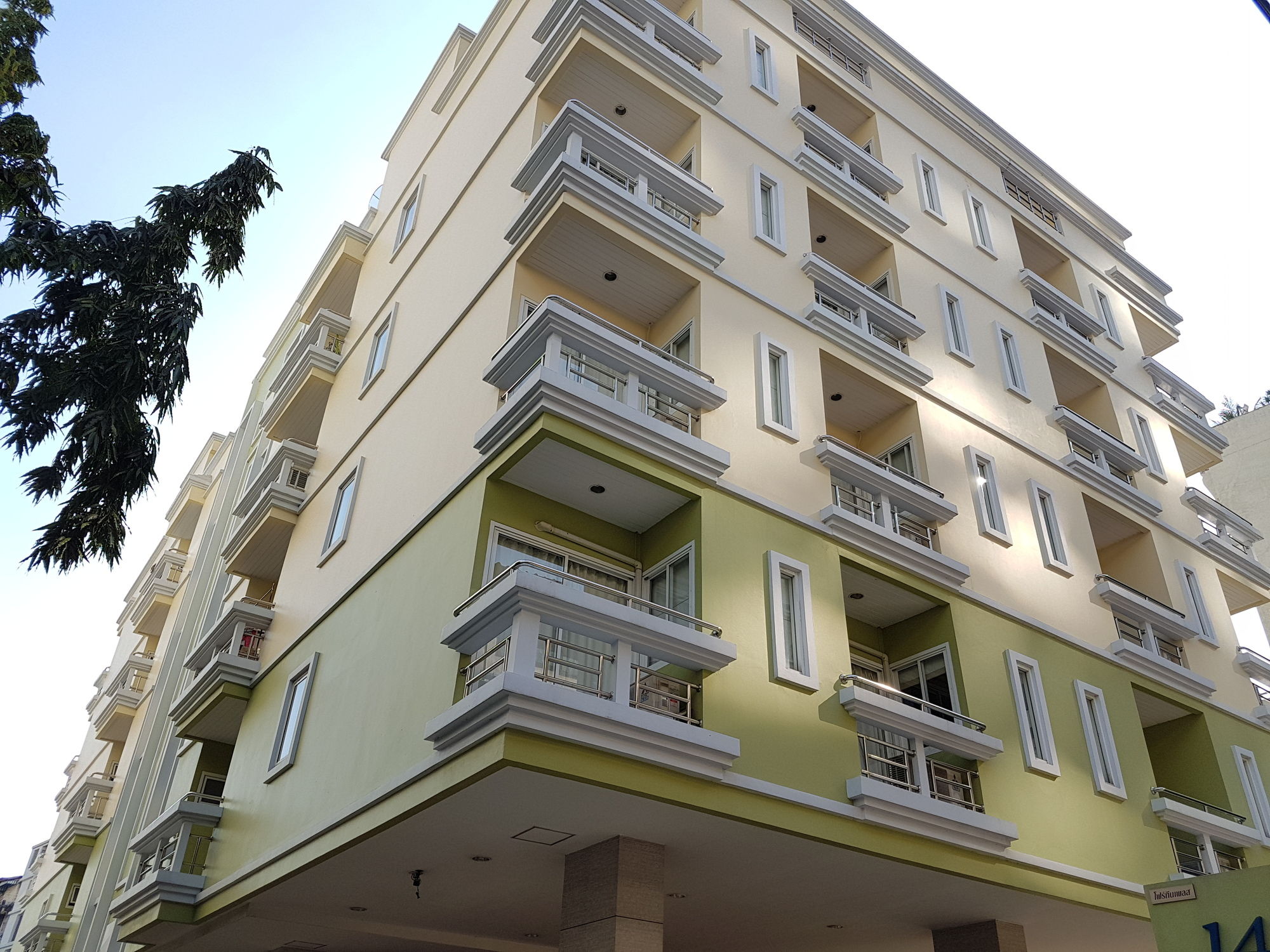 Фото 14 Place Sukhumvit Suites - Sha Plus