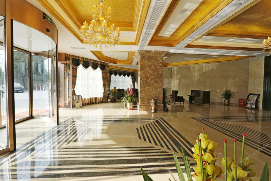 Фото Caifu Holiday Hotel