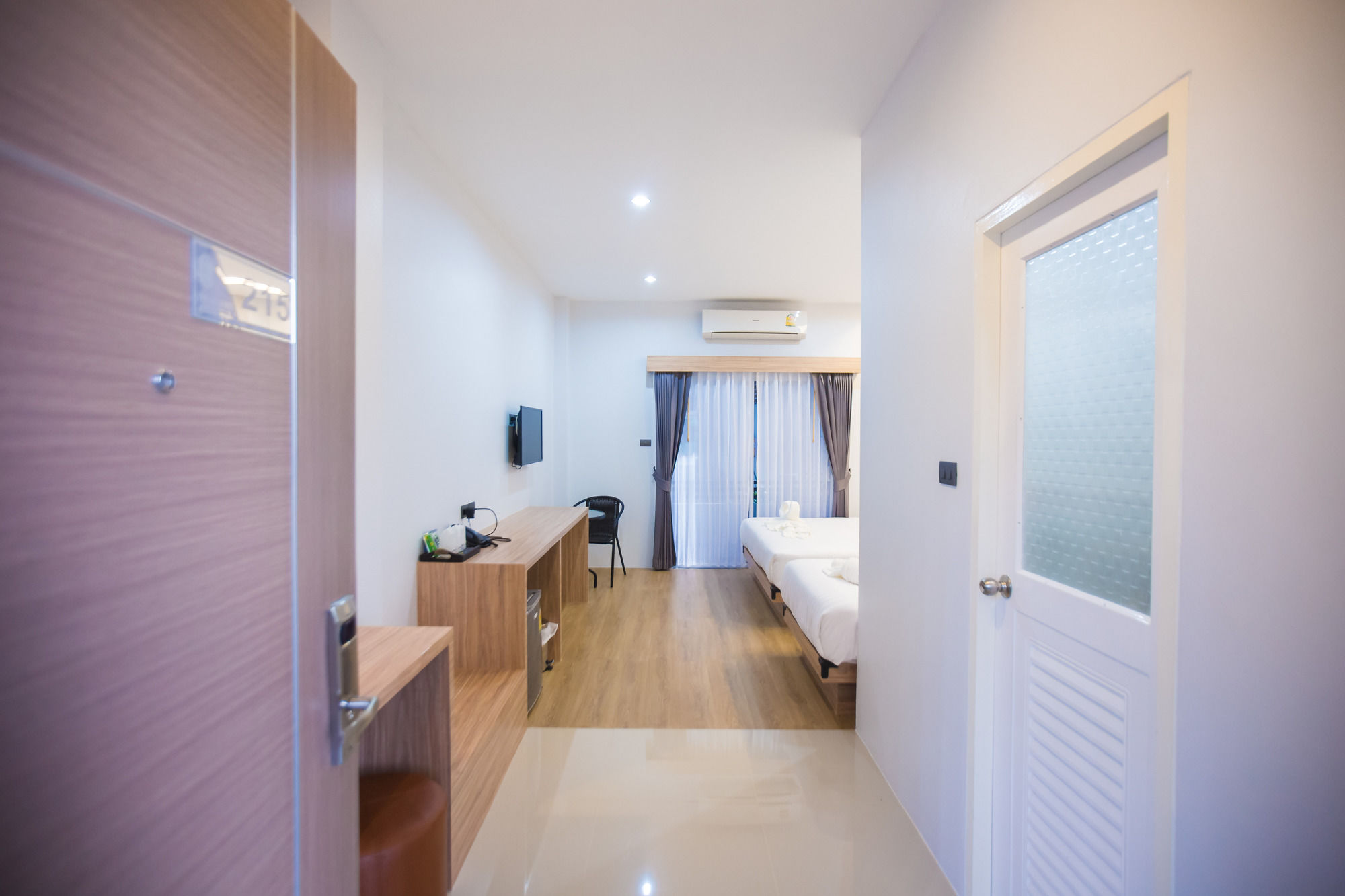 Фото The S. G Hotel